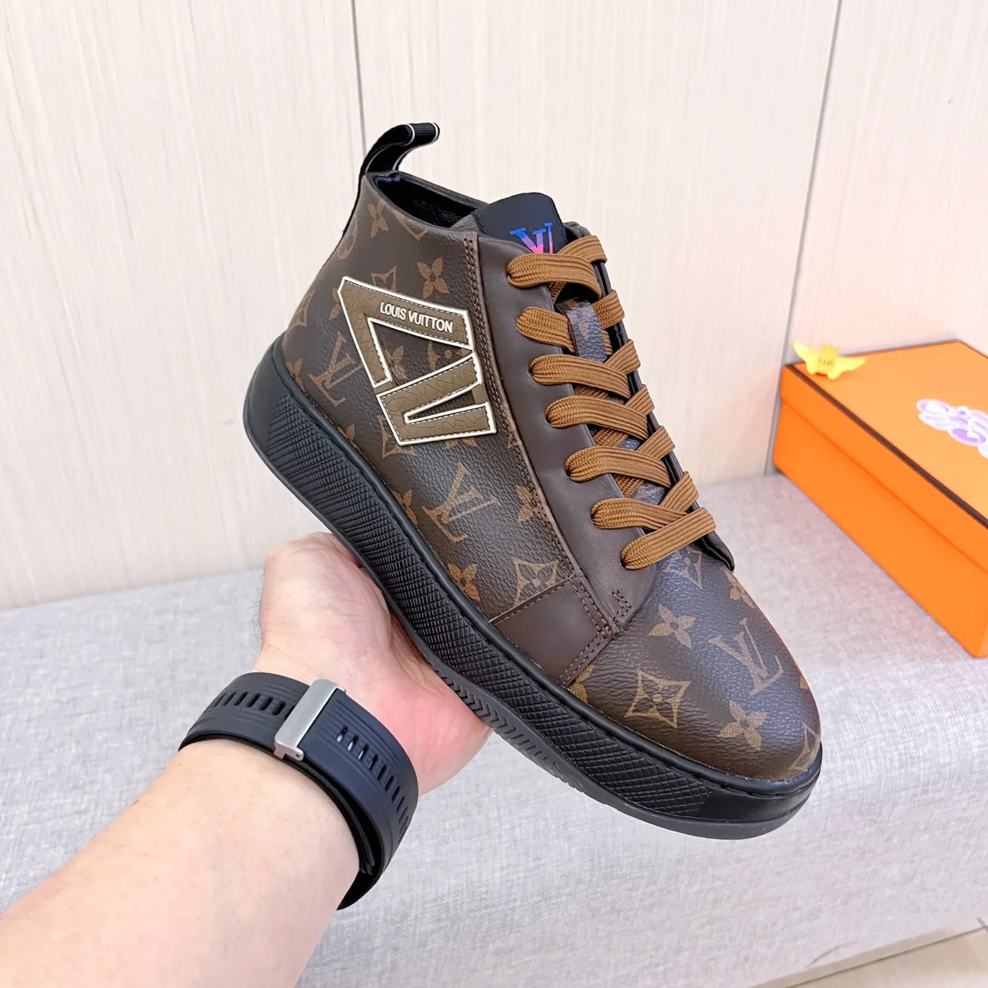 Men's shoes 💰 460 men's shoes 💰 [ LV ] 🔥 Louis Vuitton, high-end men's shoes brand official website 1:1 latest masterpiece: uppers are made of Italian imported first-layer cowhide with comfortable and breathable lining ➕ original non-slip and wear-resistant outsole 🔥, making walking more convenient and comfortable! An exclusive new model, a stunning work, a beautiful 1:1 replica [color] compared to the official quality! Create a fashionable personality to set off your uniqueness! A must-have for trendy men! Classic 🔥Size: 38-44 Color: 🔥 3⃣️colors available🔥.